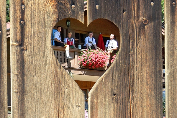 Familie Neumaier auf Balkon - Ferienwohnung Reit im Winkl