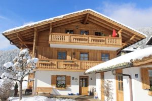 Ferienwohnungen Neumaier, Winter in Reit im Winkl, Ferienhaus mit neu renovierter Fassade